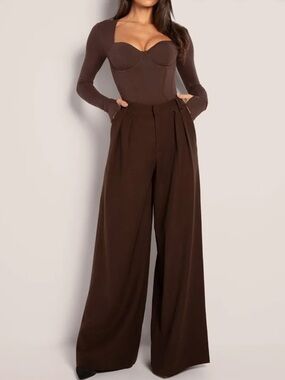 Sculpted Sweetheart Long-Sleeve Corset in Dark Brown